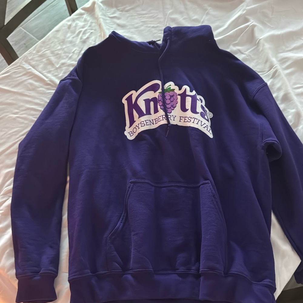 Brand new purple Knotts Berry Farm boysenberry festival sweatshirt size large